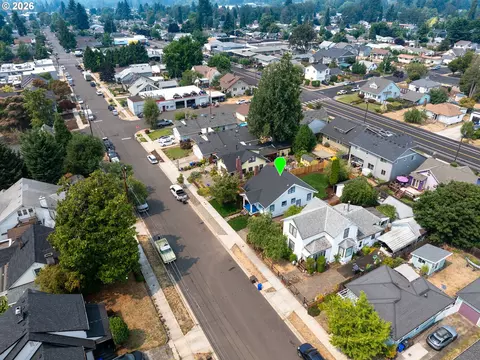 View/Area - 240 E Clarendon St, Gladstone, OR 97027 photo 4 of 5