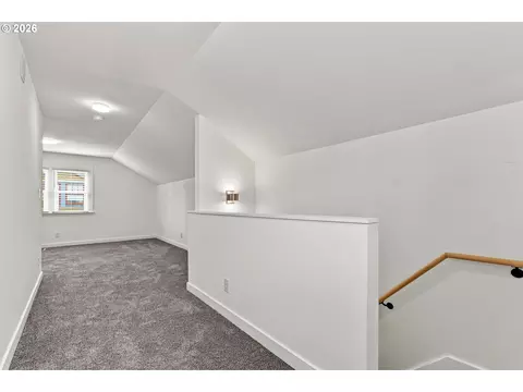 Entry Way - 240 E Clarendon St, Gladstone, OR 97027 photo 3 of 3