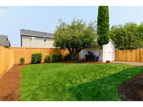 Exterior - 240 E Clarendon St, Gladstone, OR 97027 photo 6 of 8
