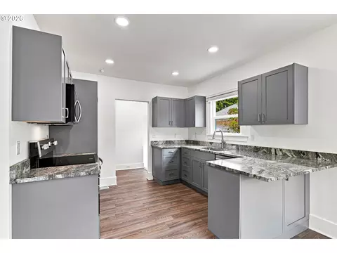 Kitchen - 240 E Clarendon St, Gladstone, OR 97027 photo 2 of 6