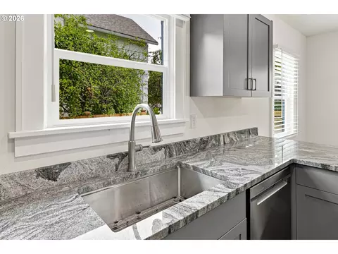 Kitchen - 240 E Clarendon St, Gladstone, OR 97027 photo 4 of 6