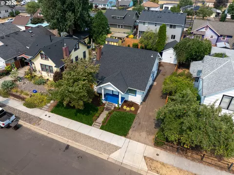 View/Area - 240 E Clarendon St, Gladstone, OR 97027 photo 1 of 5