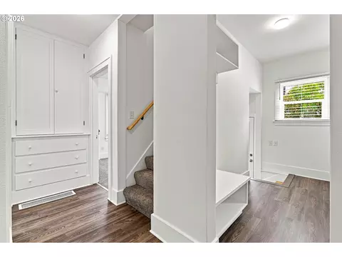 Entry Way - 240 E Clarendon St, Gladstone, OR 97027 photo 1 of 3