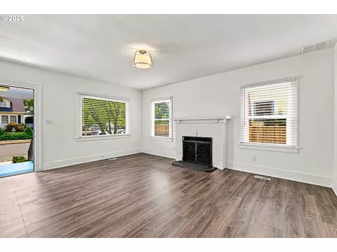 Living - 240 E Clarendon St, Gladstone, OR 97027 photo 3 of 8