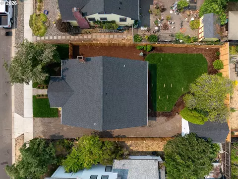 View/Area - 240 E Clarendon St, Gladstone, OR 97027 photo 3 of 5