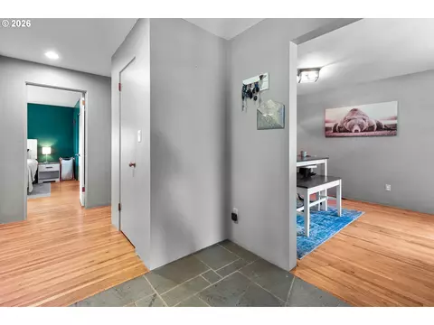 Entry Way - 1321 NW King Ave, Pendleton, OR 97801 photo 2 of 3