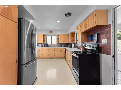 Kitchen - 1321 NW King Ave, Pendleton, OR 97801 photo 1 of 5
