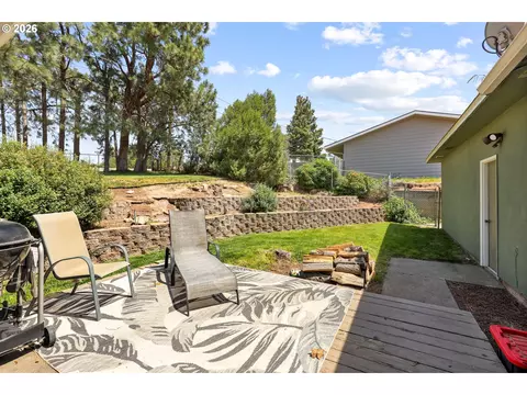 Exterior - 1321 NW King Ave, Pendleton, OR 97801 photo 6 of 12