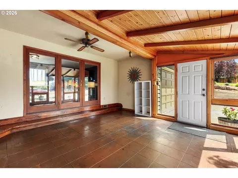 Entry Way - 1321 NW King Ave, Pendleton, OR 97801 photo 1 of 3