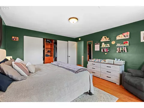 Bedroom - 1321 NW King Ave, Pendleton, OR 97801 photo 2 of 2