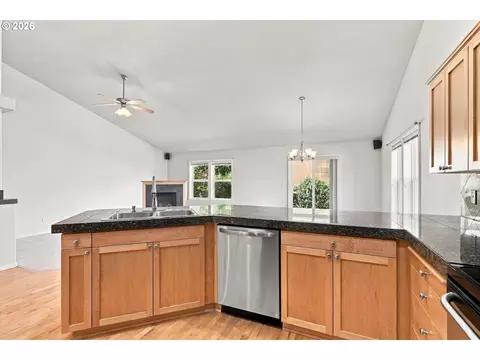 Kitchen - 645 N Juniper Ct, Canby, OR 97013 photo 5 of 5