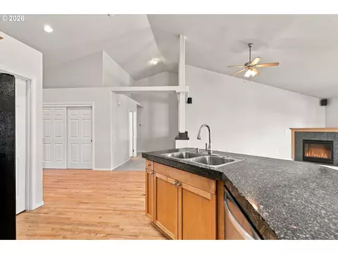 Kitchen - 645 N Juniper Ct, Canby, OR 97013 photo 4 of 5
