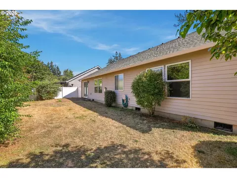 Exterior - 645 N Juniper Ct, Canby, OR 97013 photo 5 of 5