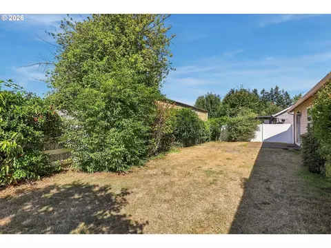 Exterior - 645 N Juniper Ct, Canby, OR 97013 photo 4 of 5