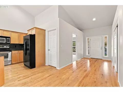 Entry Way - 645 N Juniper Ct, Canby, OR 97013 photo 1 of 1