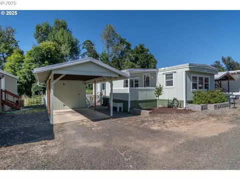 201 NE Peggy Ave #7, Roseburg, OR 97470