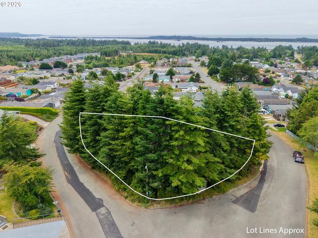 1111 Blanco Ave, Coos Bay, OR 97420