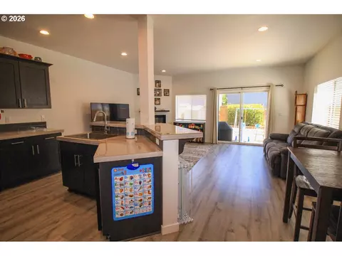 Kitchen - 822 S 22nd Ave, Cornelius, OR 97113 photo 1 of 5