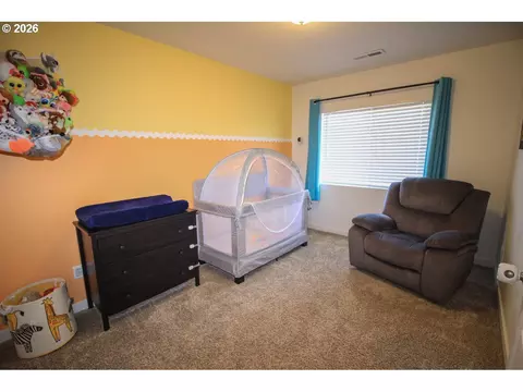 Bedroom - 822 S 22nd Ave, Cornelius, OR 97113 photo 4 of 7