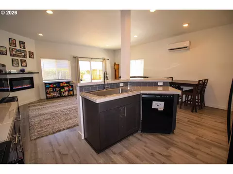 Kitchen - 822 S 22nd Ave, Cornelius, OR 97113 photo 4 of 5