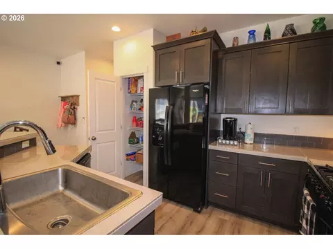 Kitchen - 822 S 22nd Ave, Cornelius, OR 97113 photo 5 of 5