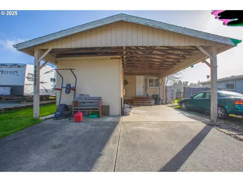 90936 Windy Ln, Coos Bay, OR 97420
