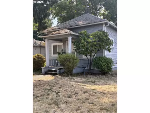 6104 NE Halsey St, Portland, OR 97213