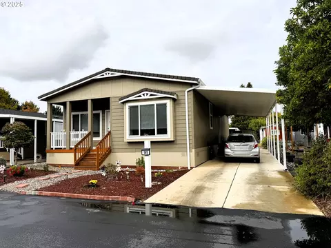 1400 Candlelight Dr, Eugene, OR 97402