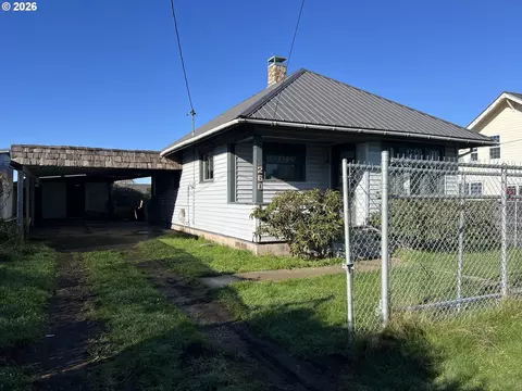 2260 Meade St, North Bend, OR 97459