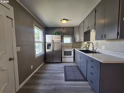 Kitchen - 1615 SW Frazer Ave, Pendleton, OR 97801 photo 1 of 2