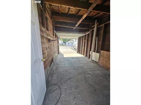 Entry Way - 1615 SW Frazer Ave, Pendleton, OR 97801 photo 1 of 2