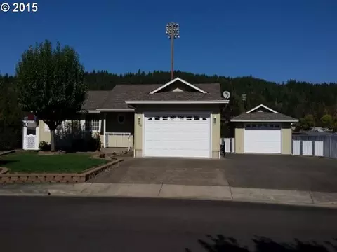208 Eagle Ct, Sutherlin, OR 97479 photo 1