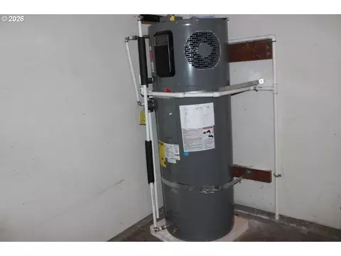 Other - 122 S 38th St, Springfield, OR 97478 photo 9 of 11