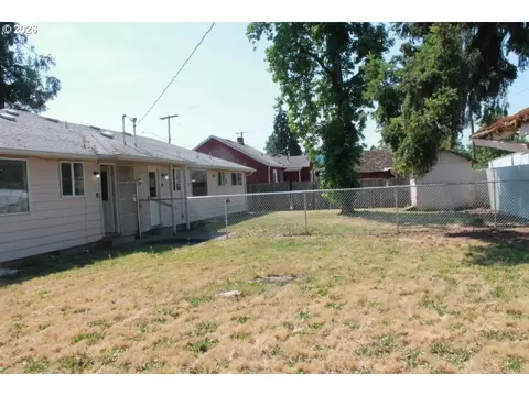 Exterior - 122 S 38th St, Springfield, OR 97478 photo 3 of 4