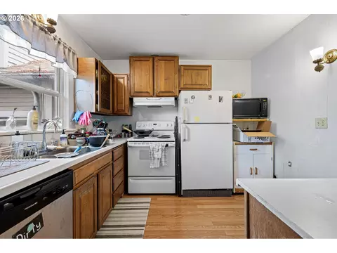 Kitchen - 1573 Jefferson St, Eugene, OR 97402 photo 3 of 4