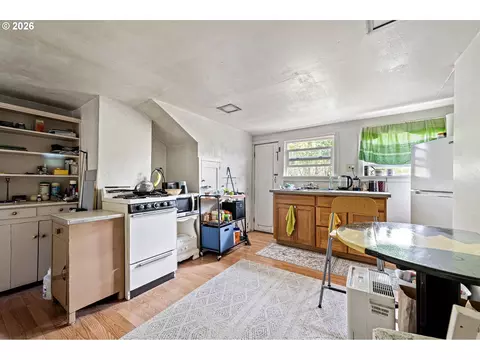 Kitchen - 1573 Jefferson St, Eugene, OR 97402 photo 2 of 4