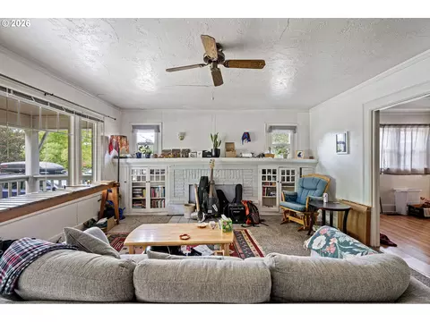 Living - 1573 Jefferson St, Eugene, OR 97402 photo 1 of 4