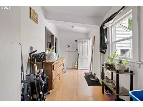 Entry Way - 1573 Jefferson St, Eugene, OR 97402 photo 1 of 2