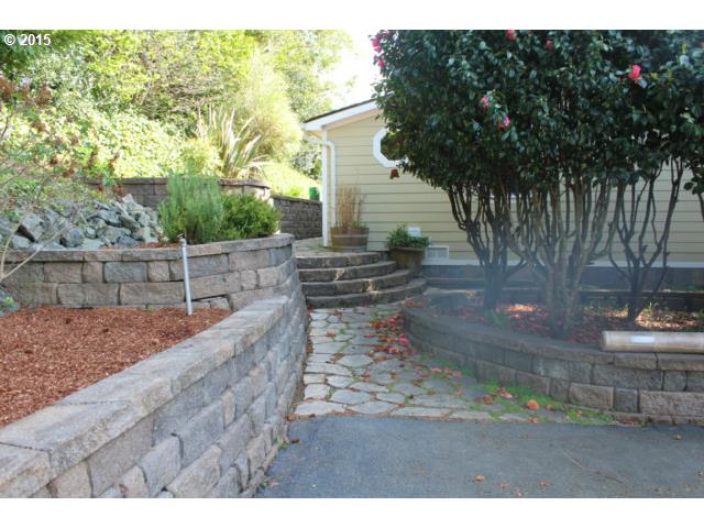 620 B St, Myrtle Point, OR 97458 photo 1