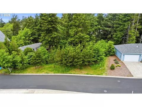 34 SE Inlet Ave, Lincoln City, OR 97367