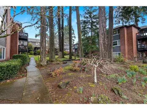 196 Ridgeway Rd, Lake Oswego, OR 97034