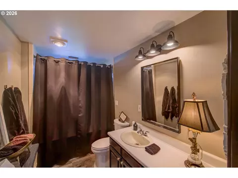 Bath - 1106 30th St, Seaview, WA 98644 photo 1 of 2