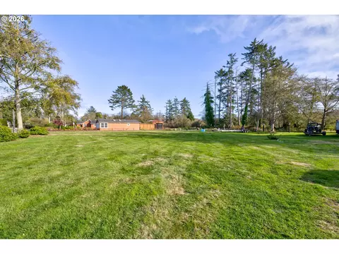 Exterior - 1106 30th St, Seaview, WA 98644 photo 8 of 10