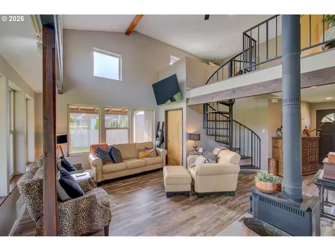 Living - 1106 30th St, Seaview, WA 98644 photo 1 of 6