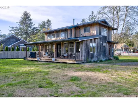 Exterior - 1106 30th St, Seaview, WA 98644 photo 3 of 10