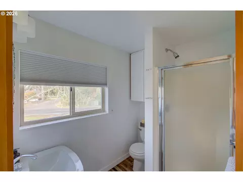 Bath - 1106 30th St, Seaview, WA 98644 photo 2 of 2