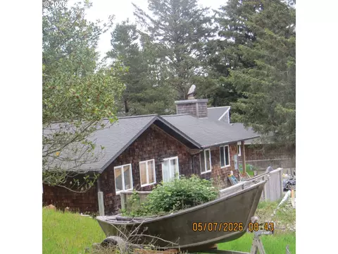 33157 Sand Dollar Ln, Warrenton, OR 97146