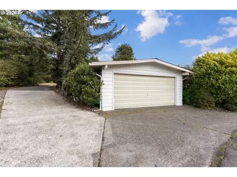 1600 Rhododendron Dr #415, Florence, OR 97439