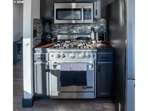 Kitchen - 153 SE James St, Camas, WA 98607 photo 2 of 8