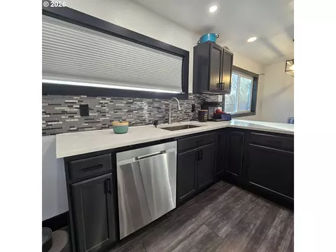 Kitchen - 153 SE James St, Camas, WA 98607 photo 8 of 8